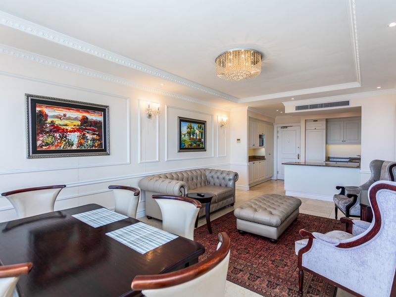 Front Facing Stylish Coastal Living in the Heart of Sea Point - Photo 2
