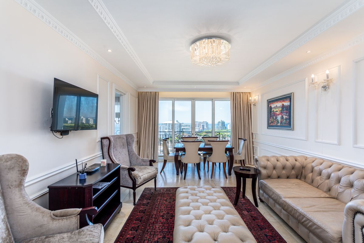 Front Facing Stylish Coastal Living in the Heart of Sea Point - Photo 4