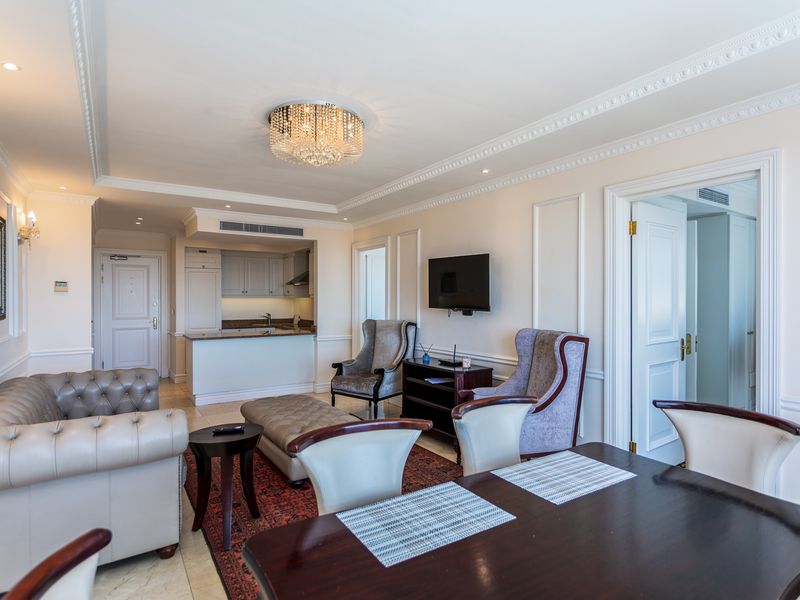 Front Facing Stylish Coastal Living in the Heart of Sea Point - Photo 3