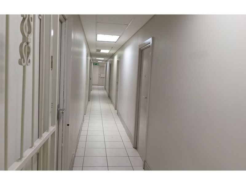 Bachelor Unit – Prime Braamfontein Investment Opportunity - Photo 5