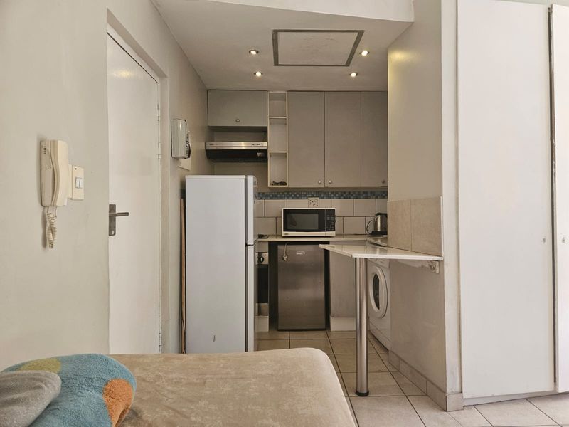 Bachelor Unit – Prime Braamfontein Investment Opportunity - Photo 2
