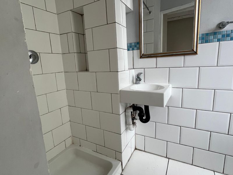 Bachelor Unit – Prime Braamfontein Investment Opportunity - Photo 3