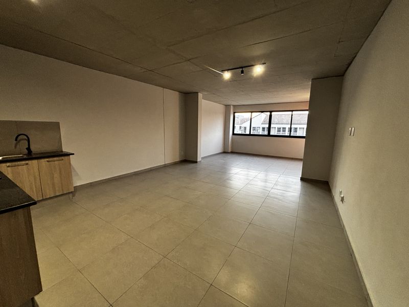 Brand new 95 sqm ENSUITE 1 bed - Photo 2