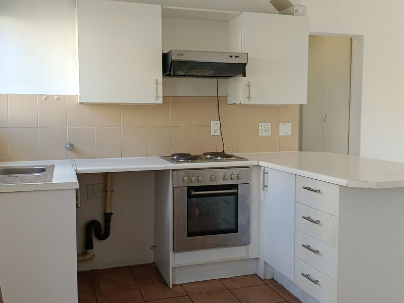 NORTHGATE -Studio apartment avail Immed or  1 July - R5000 - Photo 1