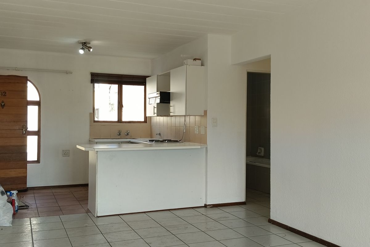 NORTHGATE -Studio apartment avail Immed or  1 July - R5000 - Photo 4