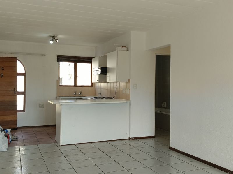 NORTHGATE -Studio apartment avail Immed or  1 July - R5000 - Photo 4