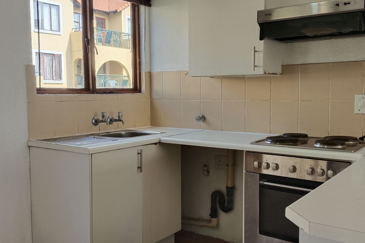NORTHGATE -Studio apartment avail Immed or  1 July - R5000 - Photo 2