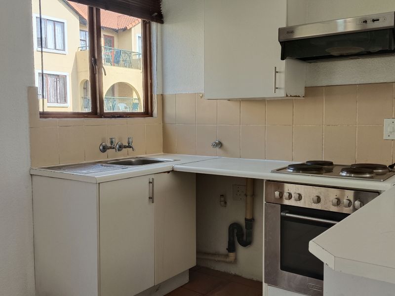 NORTHGATE -Studio apartment avail Immed or  1 July - R5000 - Photo 2