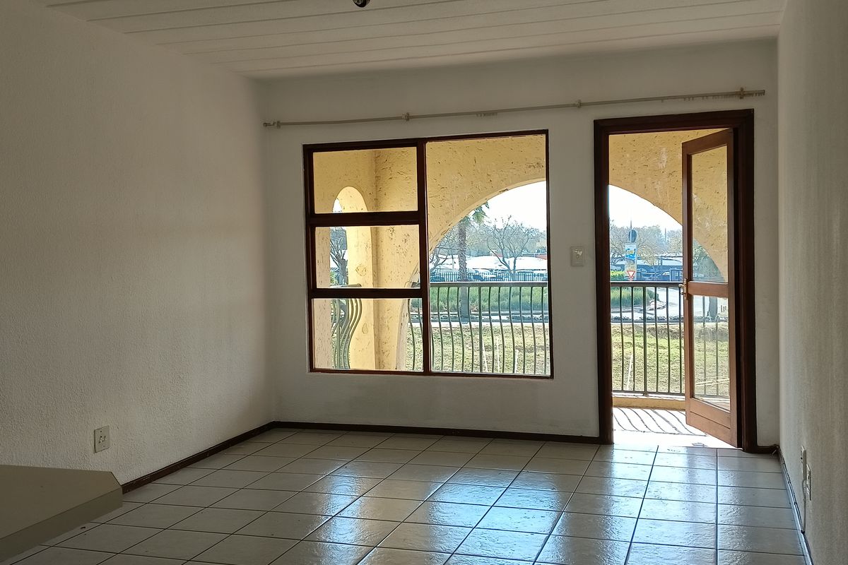 NORTHGATE -Studio apartment avail Immed or  1 July - R5000 - Photo 3