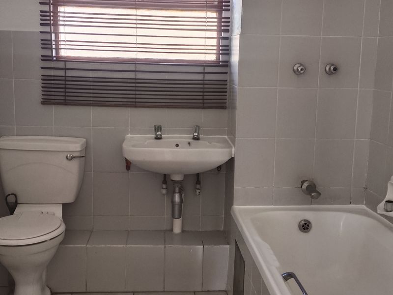 NORTHGATE -Studio apartment avail Immed or  1 July - R5000 - Photo 6