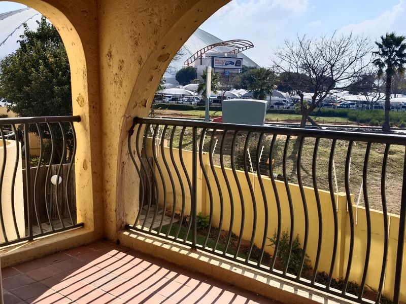 NORTHGATE -Studio apartment avail Immed or  1 July - R5000 - Photo 8