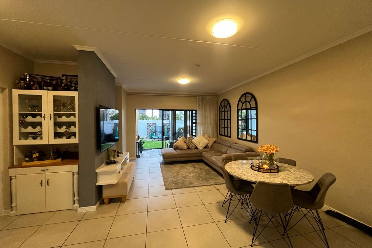 EXCLUSIVE GROUND FLOOR 3 BEDROOM , 2 BATHROOM LIFE STYLE LIVING - Photo 2