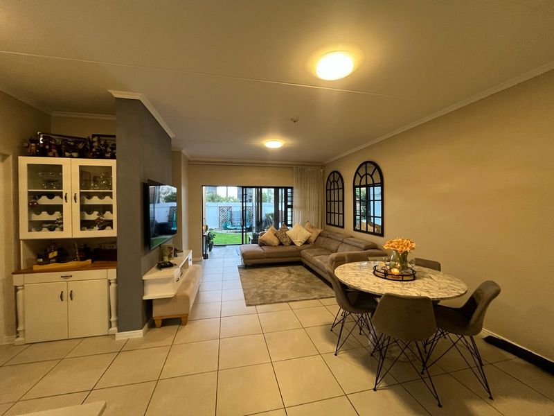 EXCLUSIVE GROUND FLOOR 3 BEDROOM , 2 BATHROOM LIFE STYLE LIVING - Photo 2