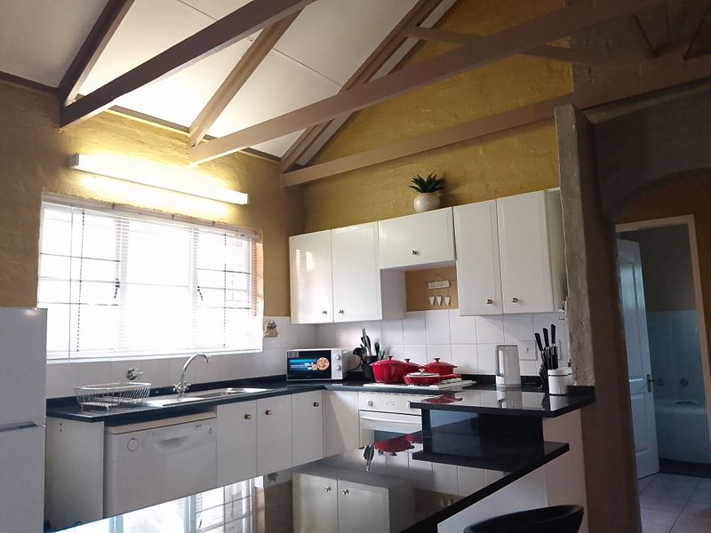 Fully Furnished !!! - Photo 3