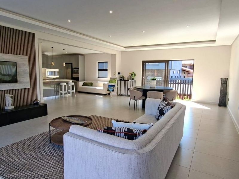 MOVE IN READY HOME LOCATED IN THE ONE OF THE PRESTIGIOUS ESTATES IN IZINGA - Photo 2