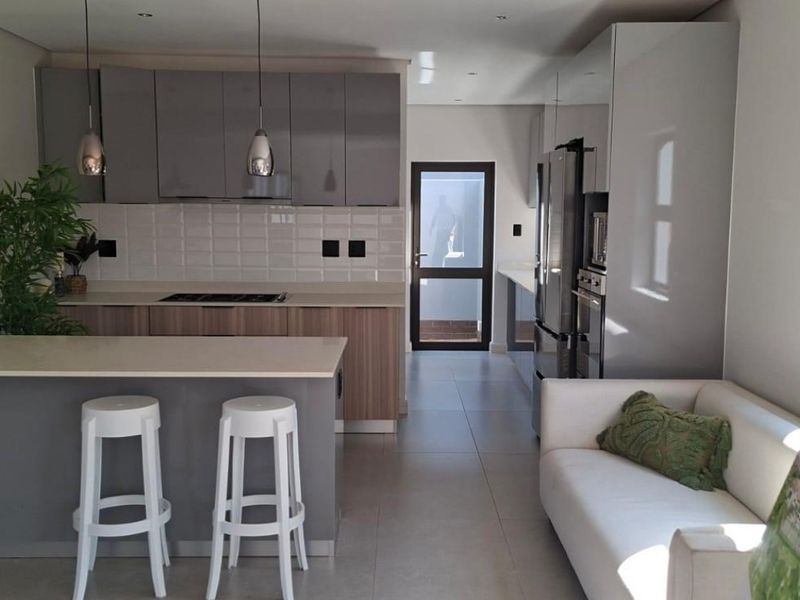 MOVE IN READY HOME LOCATED IN THE ONE OF THE PRESTIGIOUS ESTATES IN IZINGA - Photo 4