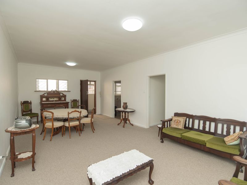 HUMEWOOD 2 BED 1 BATHROOM APARTMENT FOR SALE - Photo 5