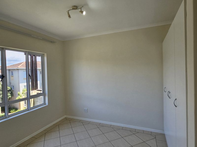 APARTMENT TO LET IN THE SOUGHT AFTER SHEFFIED MANOR ESTATE - Photo 9