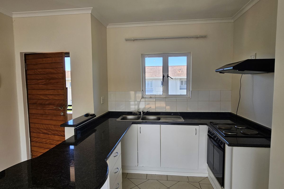 APARTMENT TO LET IN THE SOUGHT AFTER SHEFFIED MANOR ESTATE - Photo 3