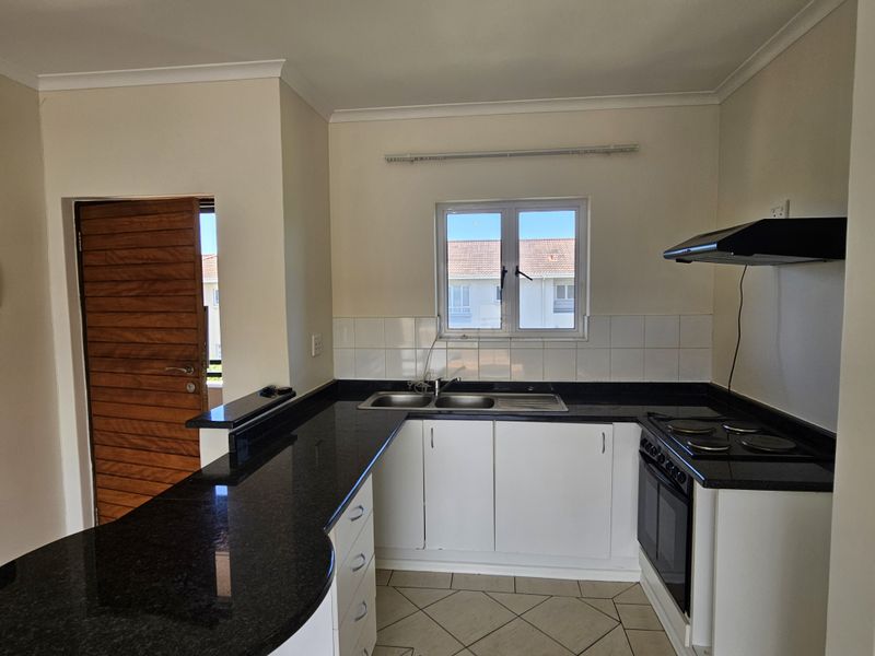 APARTMENT TO LET IN THE SOUGHT AFTER SHEFFIED MANOR ESTATE - Photo 3