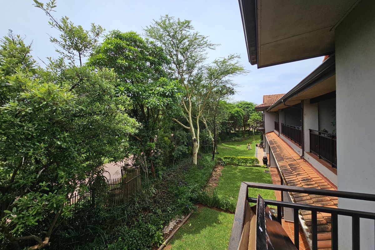 TOP FLOOR PARTMENT FOR SALE - Photo 2