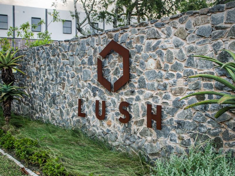 STYLISH “LUSH” APARTMENT FOR SALE - Photo 2