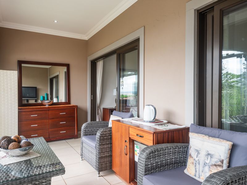 HOUSE FOR SALE IN TEHE PRESTIGIOUS GOLF ESTATE, UMHLALI COUNTRY CLUB - Photo 7