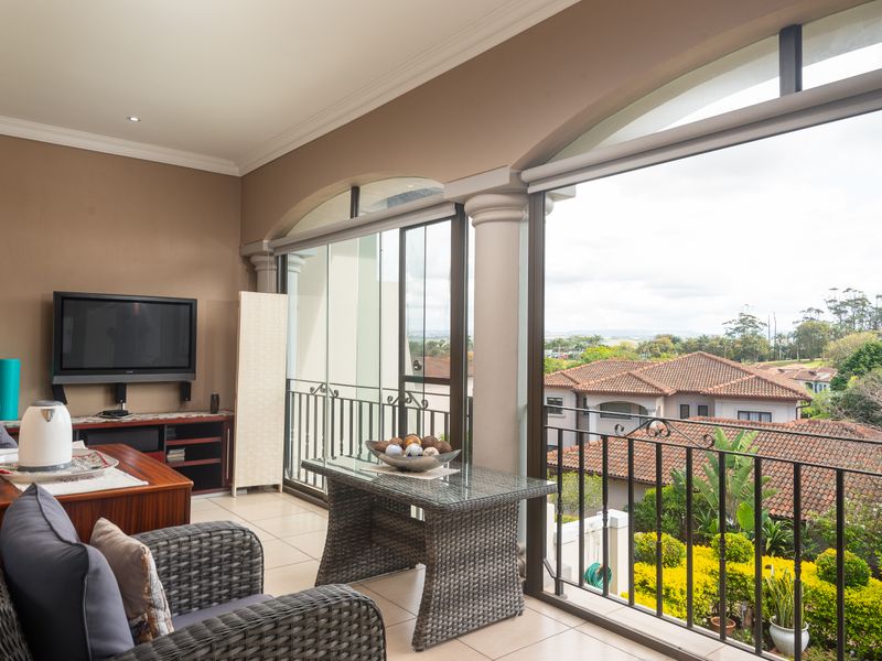 HOUSE FOR SALE IN TEHE PRESTIGIOUS GOLF ESTATE, UMHLALI COUNTRY CLUB - Photo 6