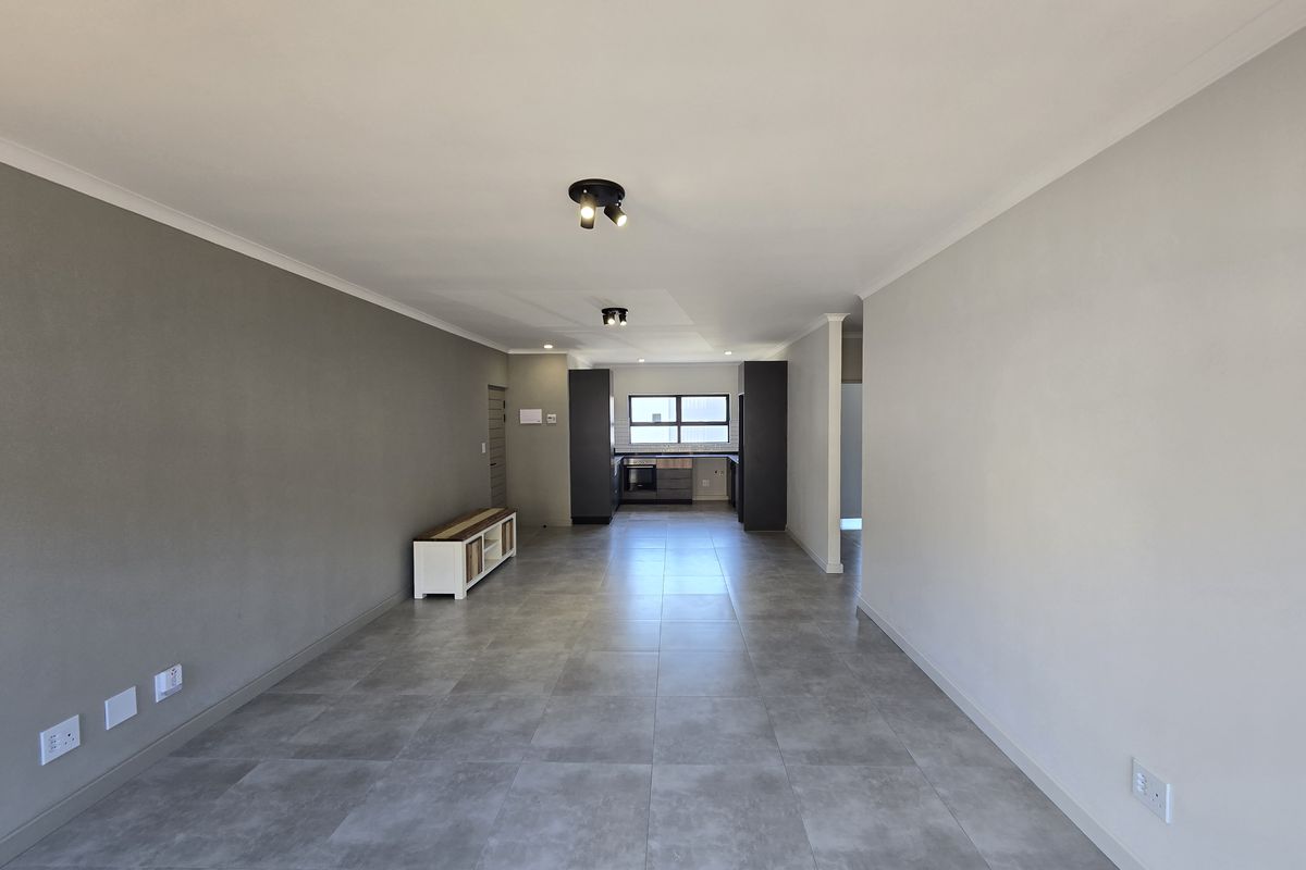 FIRST FLOOR APARTMENT FOR SALE IN WESTBROOK - Photo 4