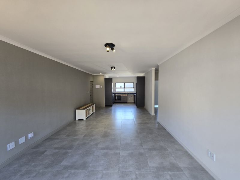 FIRST FLOOR APARTMENT FOR SALE IN WESTBROOK - Photo 4