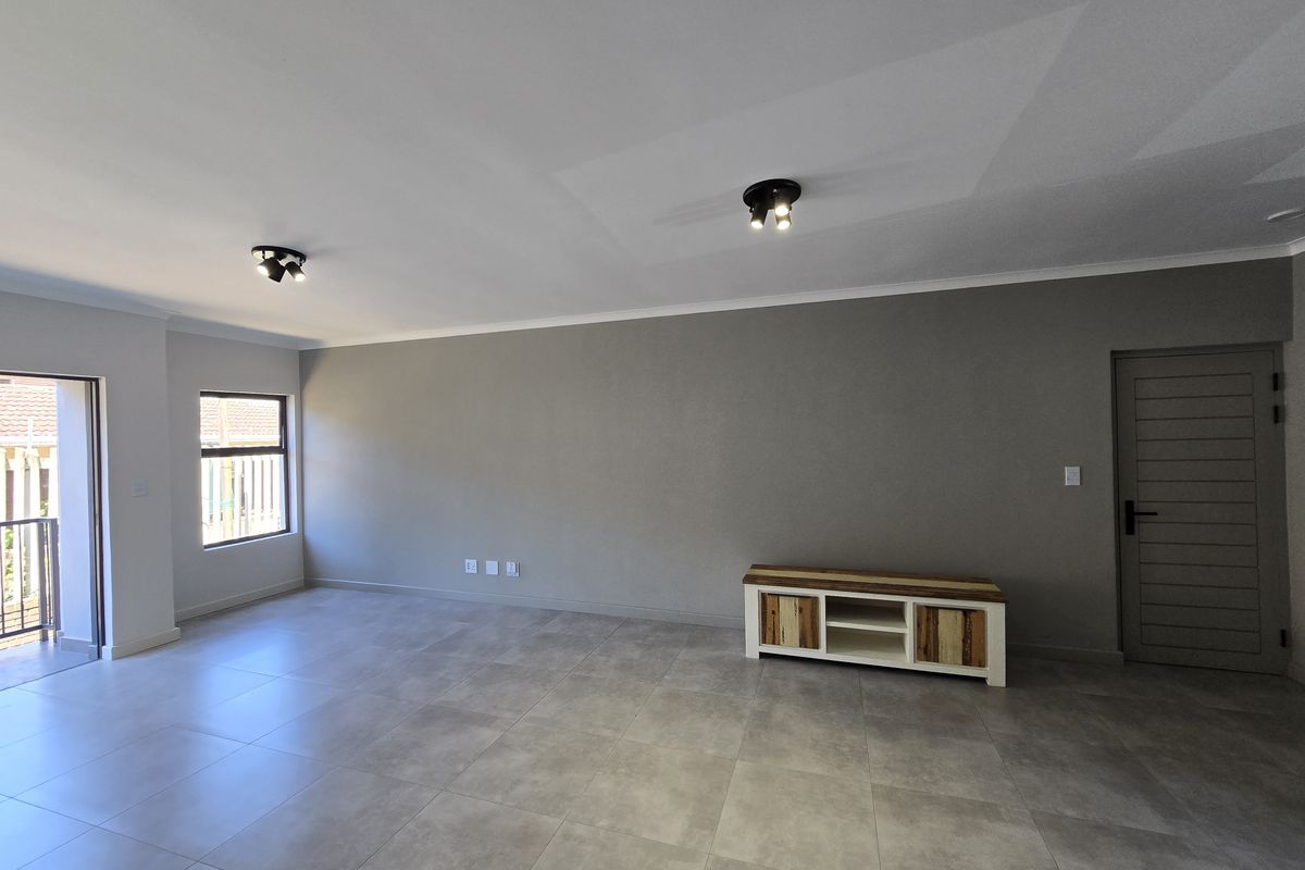 FIRST FLOOR APARTMENT FOR SALE IN WESTBROOK - Photo 5