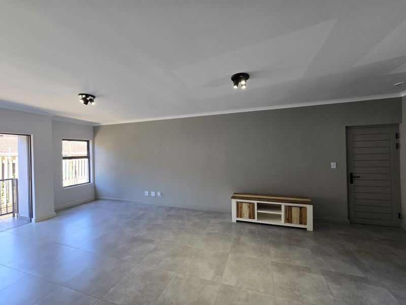 FIRST FLOOR APARTMENT FOR SALE IN WESTBROOK - Photo 5