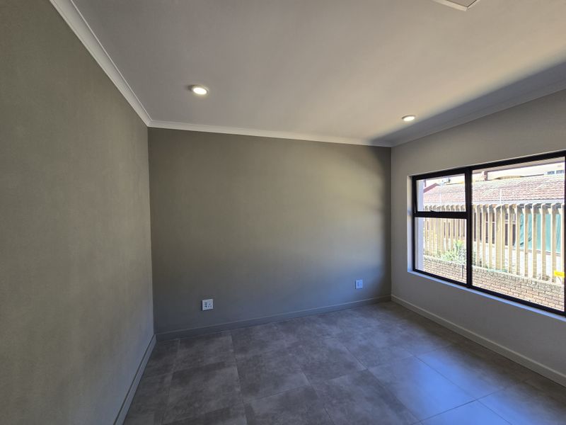 FIRST FLOOR APARTMENT FOR SALE IN WESTBROOK - Photo 9