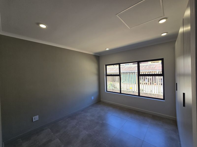 FIRST FLOOR APARTMENT FOR SALE IN WESTBROOK - Photo 10