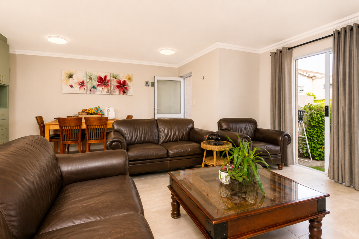Stunning Pet-Friendly Ground Floor Apartment in Sought-After Saint Square Estate - Photo 5