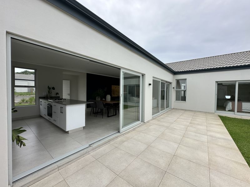 SECURE | MODERN | PET-FRIENDLY - Photo 3