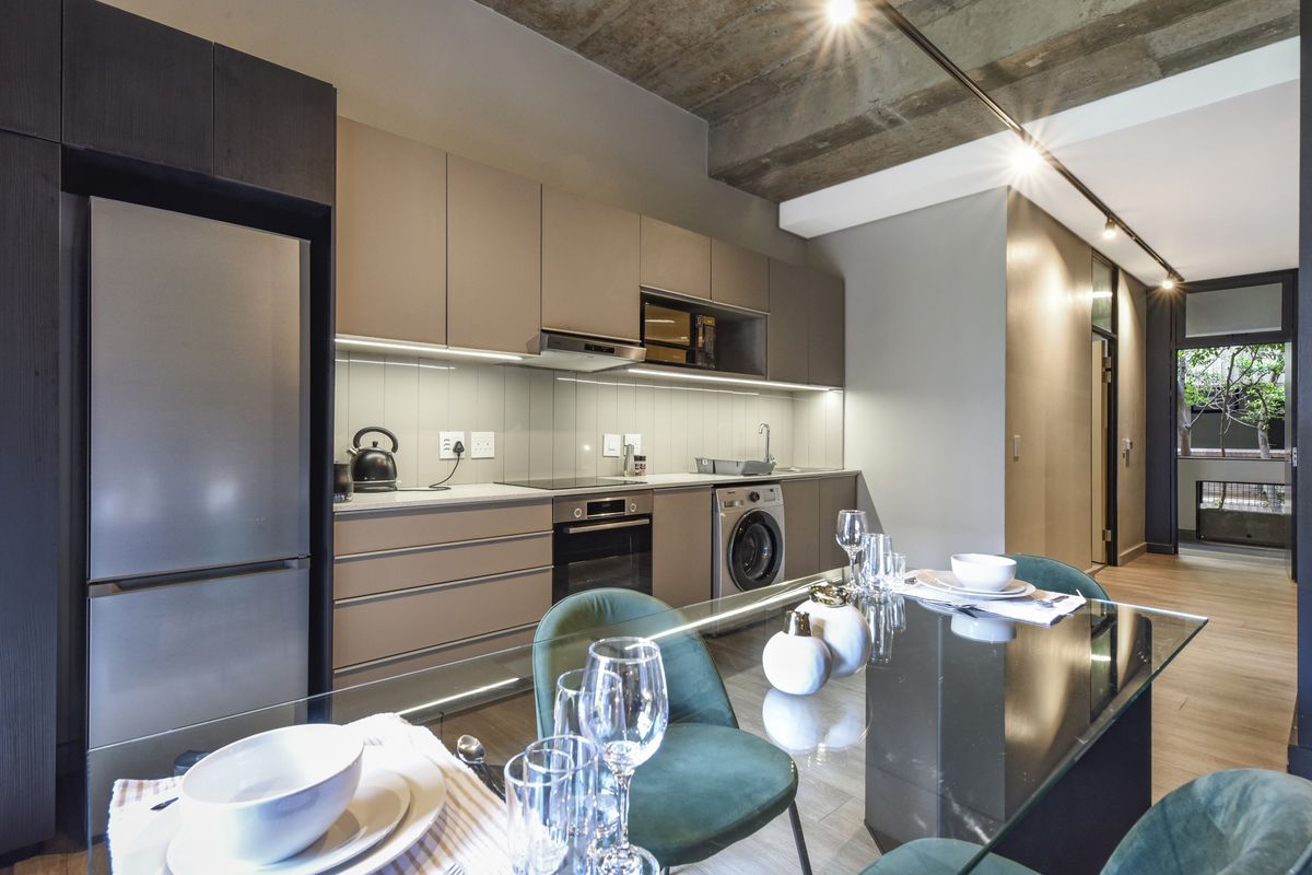 UNFURNISHED ONE BED ONE BATH IN SANDTON - Photo 4
