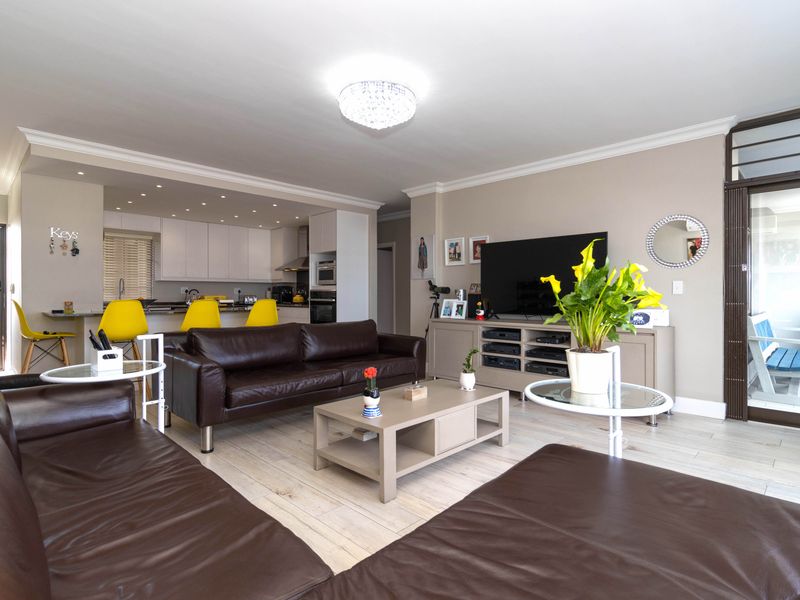 Fully renovated front-row bliss - Photo 9