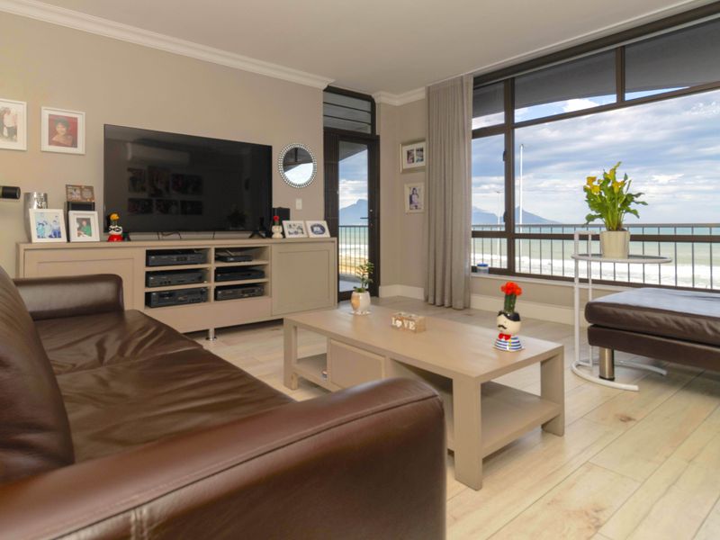 Fully renovated front-row bliss - Photo 6