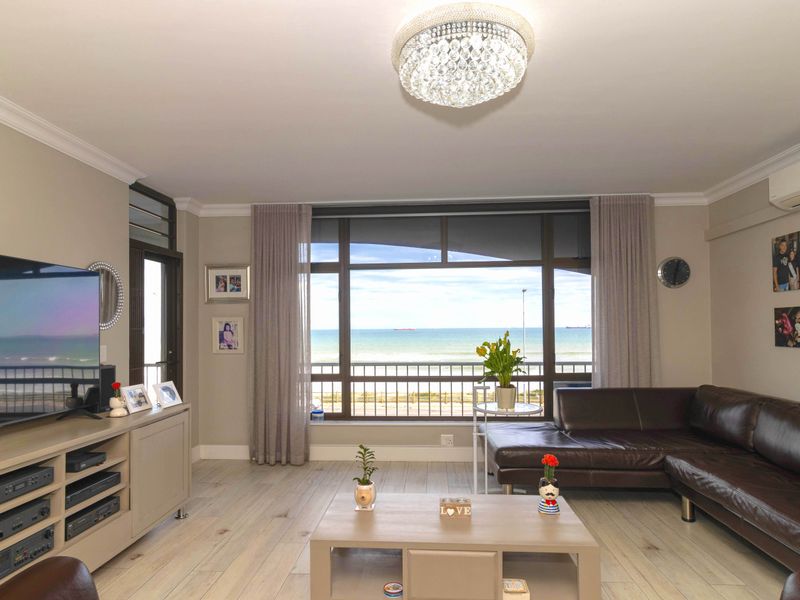 Fully renovated front-row bliss - Photo 5