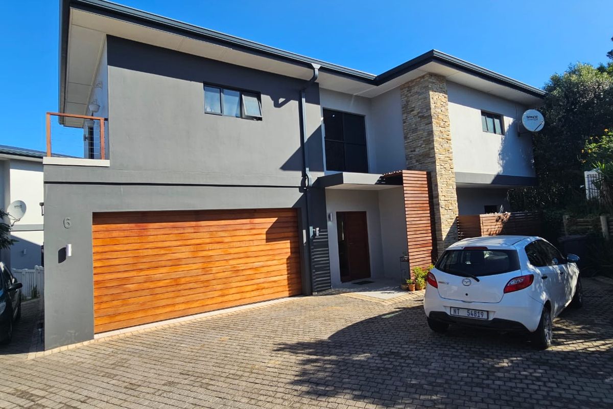 Stunning Free-standing home for sale in Salt Rock! - Photo 2