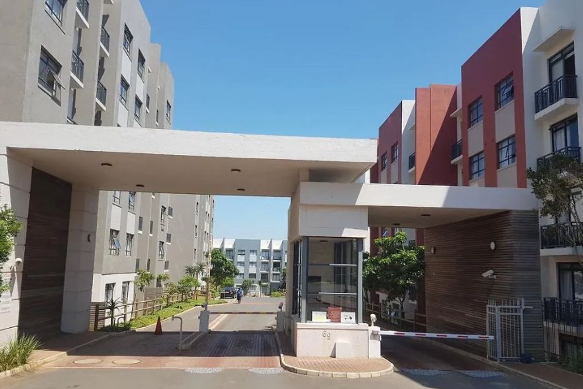 MODERN 2-BEDROOM APARTMENT – IDEAL FOR STUDENTS, INVESTORS, AND GAUTENG COMMUTERS - Photo 2