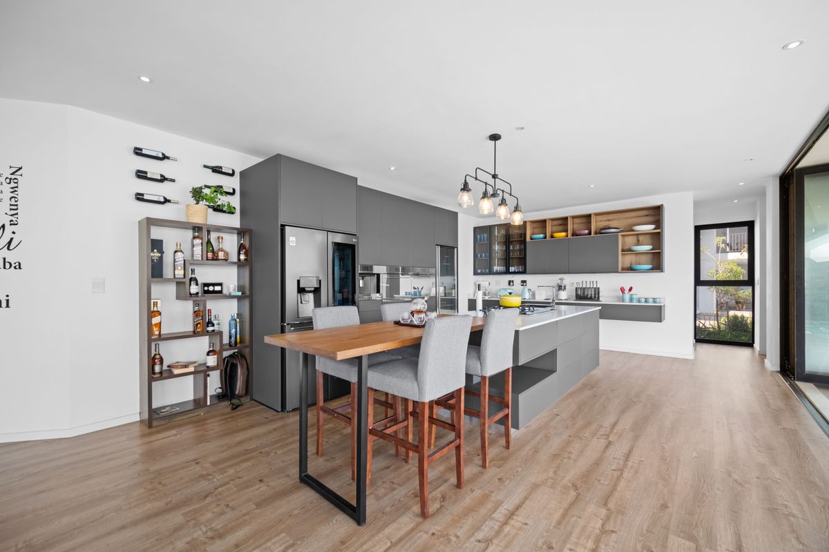 4 Bedroom Stunning Coastal Family Home in Seaton Estate - Photo 4