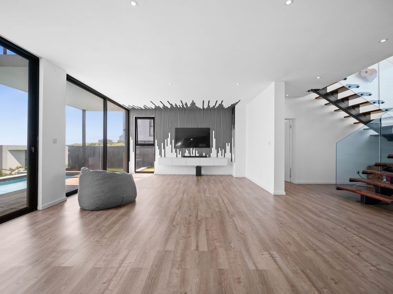 4 Bedroom Stunning Coastal Family Home in Seaton Estate - Photo 9