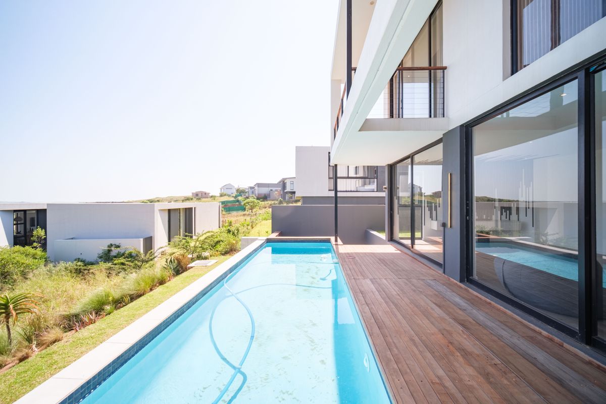 4 Bedroom Stunning Coastal Family Home in Seaton Estate - Photo 3