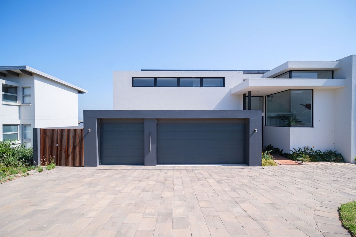 4 Bedroom Stunning Coastal Family Home in Seaton Estate - Photo 2