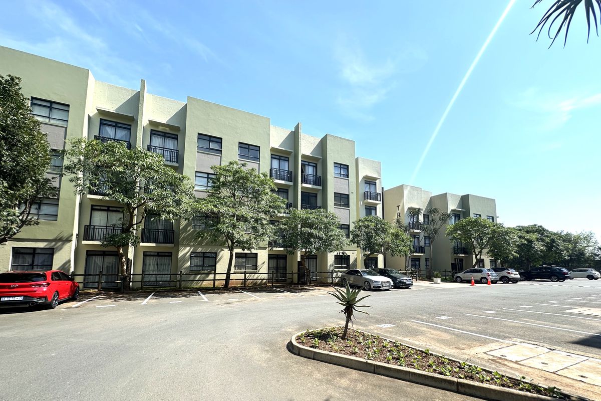 Manhattan Mews - 2 Bedroom Apartment for Sale - Photo 2