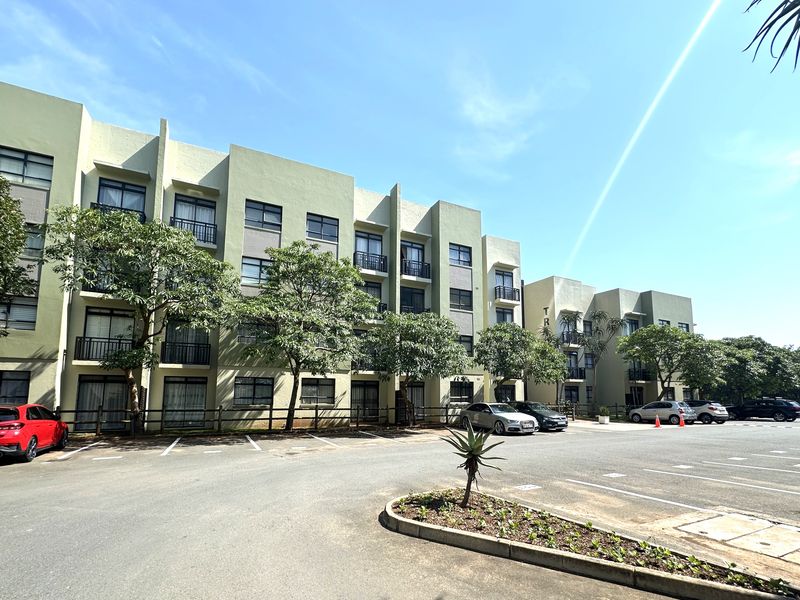 Manhattan Mews - 2 Bedroom Apartment for Sale - Photo 2