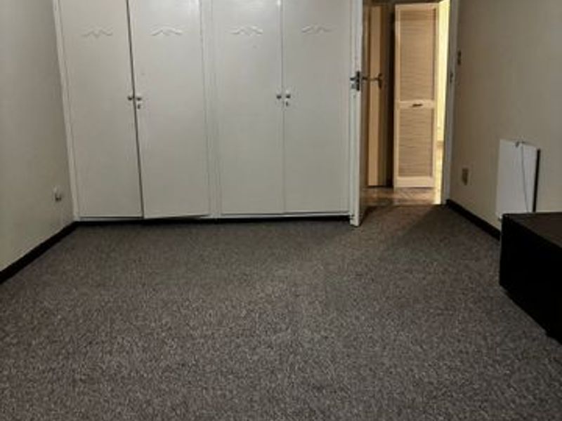 One bed spacious apartment - Photo 8
