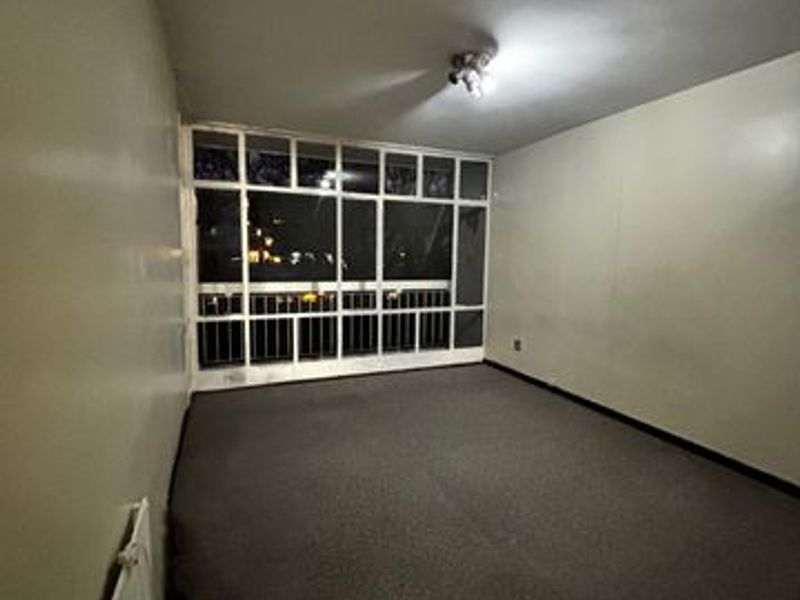 One bed spacious apartment - Photo 4